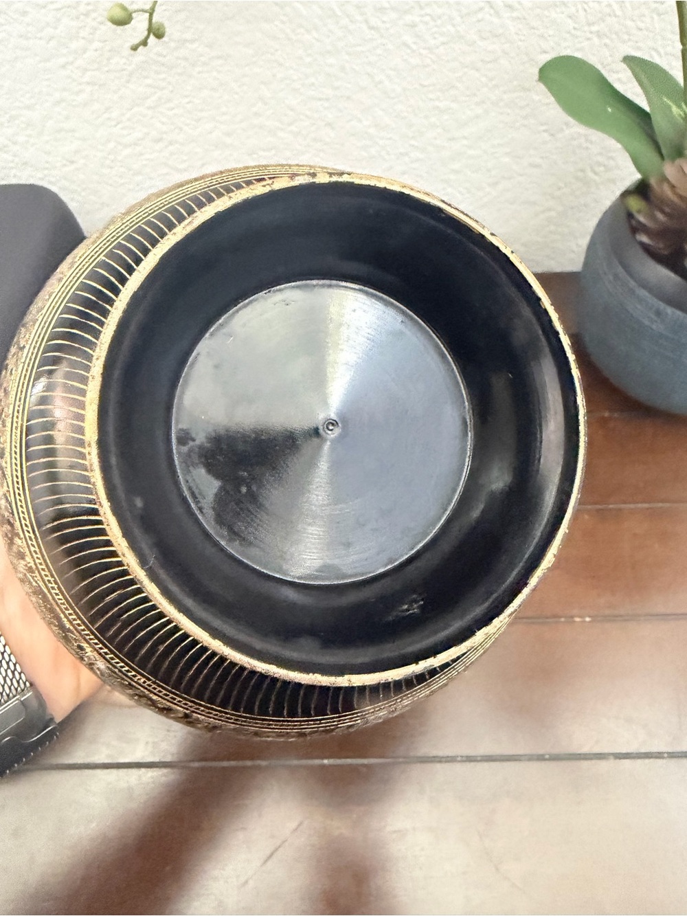 Vintage Indian Hand-Etched Brass & Black Lacquer Peacock Vase - Picture 6 of 6